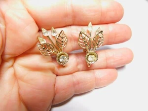 Mid Century Ohrringe klar Strass goldfarben Blatt Spray Schraubverschluss Vintage - Bild 1 von 6
