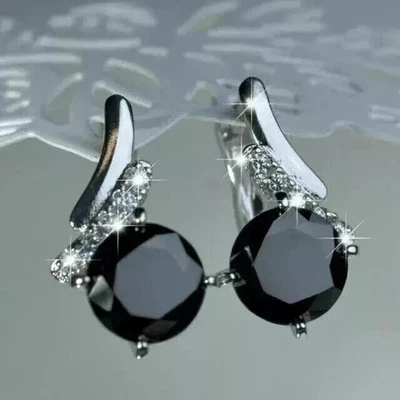 Orecchini Huggie Graziosi Diamanti Creati in Laboratorio 2CT Taglio Rotondo... - Immagine 1 di 4