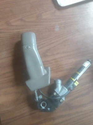 2001-2004 Dodge Caravan SE Front LH Left Driver Seat Belt Buckle Assembly OEM - Image 1 of 4