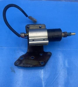 99 Dodge Ram 2500/3500 5.9 Cummins 24v Lift Pump and Mounting bracket - Picture 1 of 2