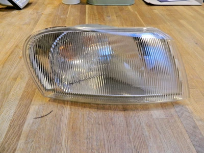 O/S RIGHT FRONT INDICATOR LIGHT FOR VAUXHALL VERTA B 1995-98, GENUINE 90464684 - Image 1 of 4