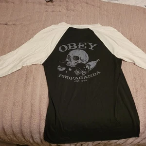 Schwarz-weißes Obey Propagandahemd, getragen aber super Zustand, Größe S - Bild 1 von 4