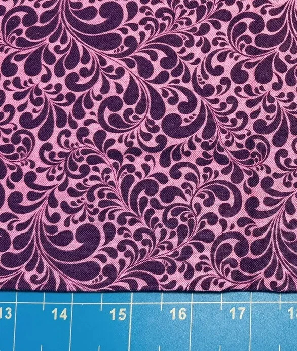 Tina Chatarra 9”x21” Púrpura Remolinos Hoja Flor Pétalos Florales Tela de Algodón Calicó Foto 1 de 1