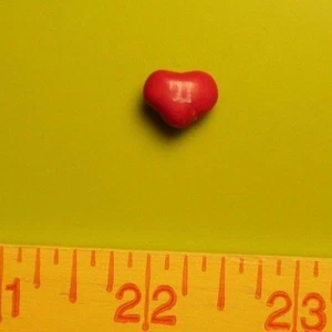 UNIQUE RED HEART SHAPED 1/2" WIDE PLAIN M&M CANDY PIECE VALENTINE FUN CHOCOLATE - Picture 1 of 12