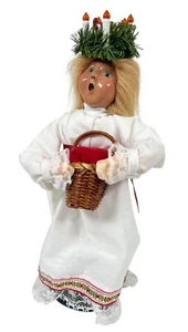 Byers Choice Carolers Saint Lucia 1997 Girl with Wreath Crown - Picture 1 of 6