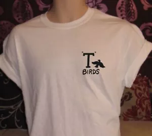 SMALL CHEST MOTIF GREASE T BIRDS - MENS FUN 1950's THEME FANCY DRESS T-SHIRT - Picture 1 of 6