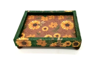 Bandeja de madera hecha a mano decoupaged de girasoles y abejas de 9" para baratijas - Imagen 1 de 10