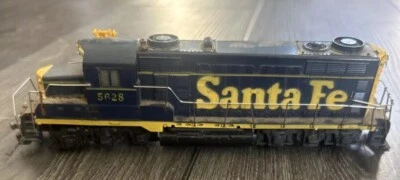 HO Scale Mantua Tyco Diesel Loco Train For Railroad Santa Fe #5628. - Image 1 of 4