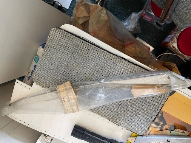 梅赛德斯奔驰左Wiper臂适用于各种R107汽车正品OES博世 — 第 1/1 张图片