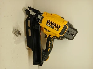 DEWALT 20 Volt 30° Akku-Streifennagler DCN930 **NEU** - Bild 1 von 7