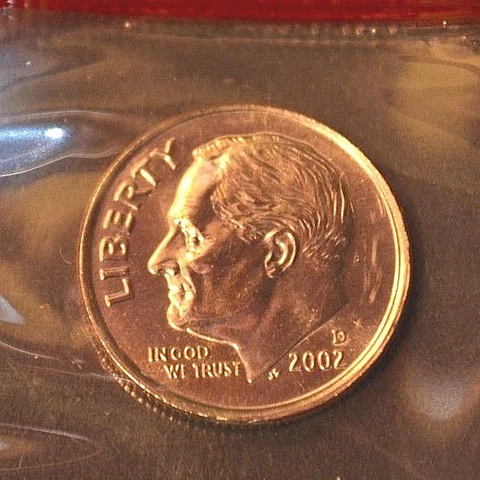 2002 D ROOSEVELT DIME Choice Unc  in Mint Cello Cover
