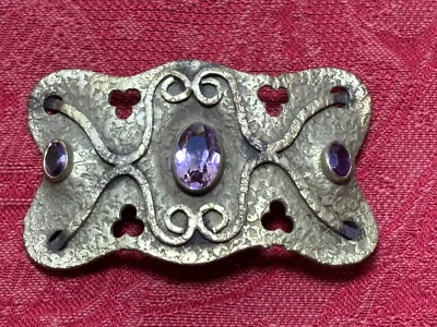 Antique  Art Nouveau Brass Sash Buckle With Amethyst Glass stones - Imagem 1 de 2