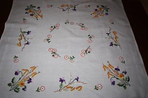 Schöne Mitteldecke-Handarbeit-Stickerei-Frühlingsblumen-Tischdecke - Bild 1 von 7