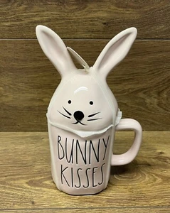 Rae Dunn von Magenta - Bunny Kisses Tasse mit Topper - Brandneu - Bild 1 von 6