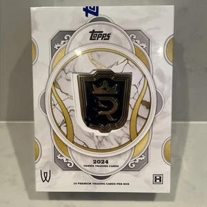 CAJA HOBBY TOPPS ROYALTY TENIS 2024 SELLADA NUEVA (6 AUTOS/2 RELIQUIAS) - Imagen 1 de 3