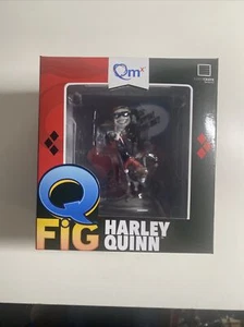 Q-Fig DC QMX Harley Quinn w/ Hyena & Sign 4" Collectible Vinyl Figure Statue - Picture 1 of 2
