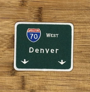 Parche de señal de tráfico I-70 Denver Colorado 3,5x3 pulgadas planchado para chaquetas y mochilas - Imagen 1 de 2