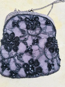 BOLSO DE MANO MOYNA de Colección Cartera Cuentas y Baquelita Bloqueo de Beso Nuevo con Etiquetas Peltre Lavanda Encaje - Imagen 1 de 11