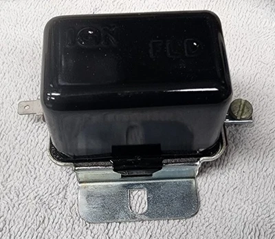 Regulador de voltaje Schuck's 1960-69 Chrysler Dodge Plymouth (cross SMP VR-101)  Foto 1 de 4