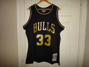 Scottie Pippen 1997-98 Mitchell & Ness Bulls Black Gold Swingman Jersey $130 - Picture 1 of 6