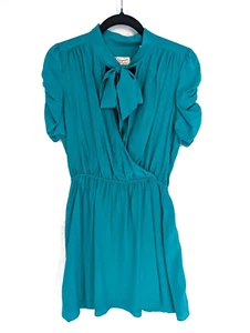 Vestido Penguin by Munsingwear Mujer 4 Verde azulado cuello corbata sobrepelliz mezcla seda NUEVO - Imagen 1 de 13