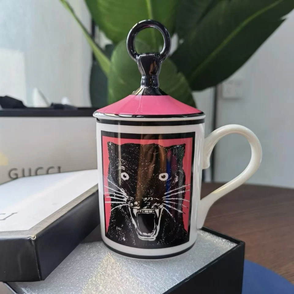 GUCCI Taza Cerámica Pantera Negra con Tapa Rosa - Juego de Regalo de Diseñador de Lujo Foto 1 de 4