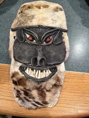 Auténtica máscara decorativa Amazon Foto 1 de 2