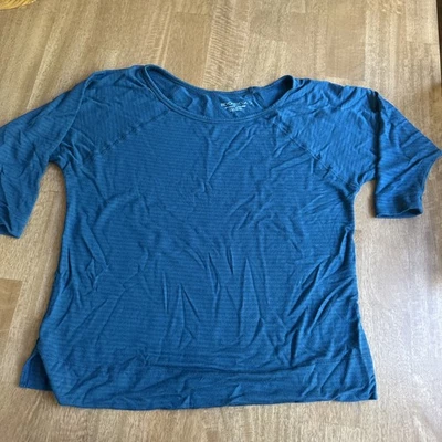 Top túnica Beyond Yoga S súper suave modal manga 3/4 azul a rayas hecho en EE. UU. Foto 1 de 4