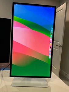 Apple Studio Display 27in 5120 x 2880 Standard Glass w/ VESA Mount - Very Good - Picture 1 of 1