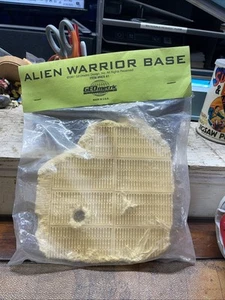 1997 Alien Warrior Base #res 61 Geometric Design Resin Unpainted New 1/8 Scale - Picture 1 of 2