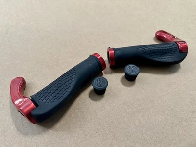 COMBO DE EMPUÑADURAS ERGONÓMICAS Y EXTREMOS DE BARRA TREK BONTRAGER ROJO BICICLETA MTB GRAVEL ROAD TOURING Foto 1 de 3