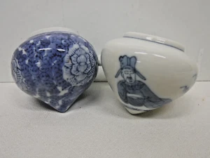 2 chinesische Porzellan Vogelkäfig Schüssel Futternapf Wasserschalen mit bemalten Blumen und Figur - Bild 1 von 5