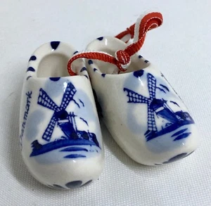 "Par de zapatos de colección Delft Holanda Holanda Miniatura Azul Zueco Porcelana 2,5" - Imagen 1 de 6