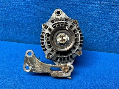 Alternador Suzuki Grand Vitara 1999-2004 2,5 L OEM Foto 1 de 4