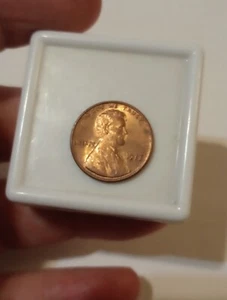 1977 P. MINT LINCOLN MEMORIAL COPPER PENNY - Picture 1 of 2