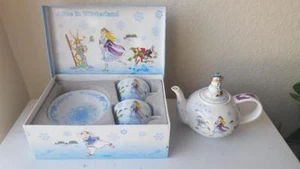 6 Pc Alice In Winterland Wonderland Cafe Paul Cardew Teacups/Saucers & Pot w/lid - Picture 1 of 11