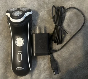 Philips Norelco Cordless Electric Shaver 7310XL w/ Trimmer Rechargeable Tested - Picture 1 of 4