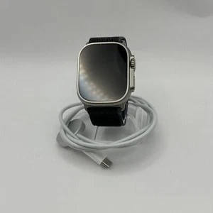 Apple Watch (Ultra 2) 49mm Titanium w/ Black/ Blue Trail Loop (LTE) - Excellent - Photo 1 sur 6