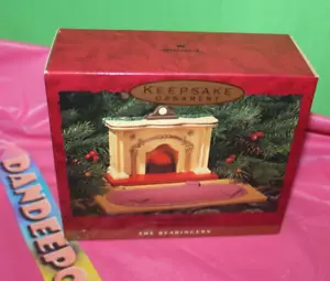 Hallmark Keepsake The Bearingers Flickering Light Fireplace Display Holiday 1993 - Picture 1 of 3