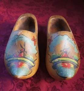 VTG. DUTCH WOODEN SHOES WITH PAINTED SCENE ROTTERDAM/ HOLLAND - Picture 1 of 5