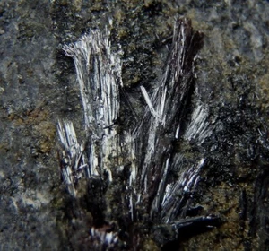 KERMESITE very rare mineral !!! SLOVAKIA Little Carpathians Mts Pezinok /pk976 - Picture 1 of 14
