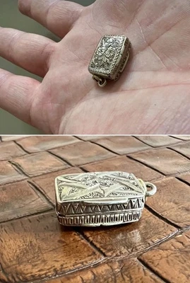 Antigua vinagreta inglesa de plata era gerogiana 1823 inusual tamaño pequeño Foto 1 de 4