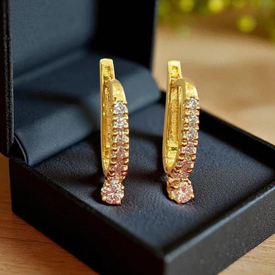 Stunning 0.68 Cts Round Brilliant Cut Diamonds Dangle Earrings 18K Yellow Gold - Image 1 of 4