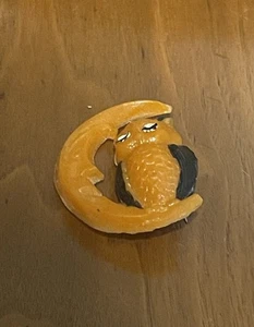 Broche prendedor de resina de búho hecho a mano naranja negro 1 3/4 pulgadas de alto - Imagen 1 de 6