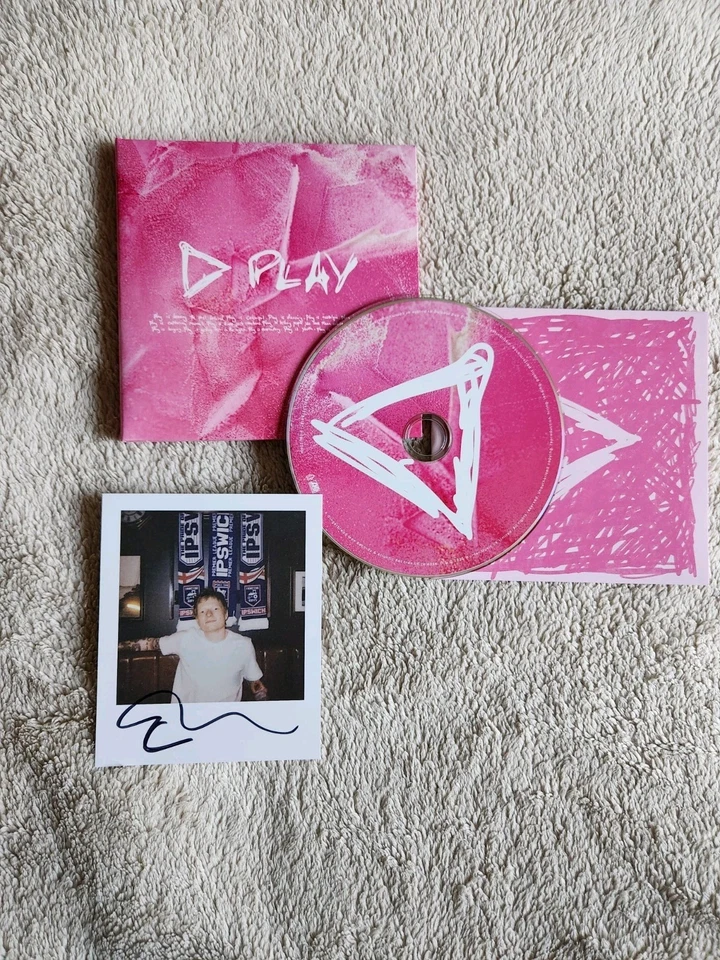 2025 ED SHEERAN Play Cd With Signed Polaroid  Foto 1 de 4