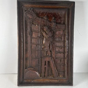 VINTAGE ANRI ITALIA 3D RILIEVO LEGNO SCULTURA CARL SPITZWEG "IL TARLO DEI LIBRI" - Foto 1 di 17