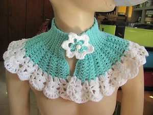  HECHO A MANO GANCHILLO NEGRO ACRÍLICO LANA ABRIGO CUELLO CAPELET VICTORIANO VINTAGE  - Imagen 1 de 9