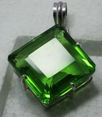 Maravilloso Juego de 101,50 Ct Colgante Topacio Forma Cuadrada Color Verde en Plata Alemana Foto 1 de 4