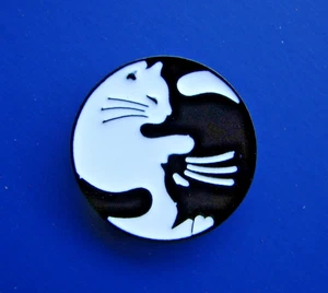 Yin Yang Cat Kitten Feline Enamel Lapel Pin Badge Brooch Black Cat White Cat - Picture 1 of 5