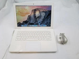 Apple Macbook 13" Unibody Laptop C2D 2GB RAM 250GB HDD MacOS Yosemite - Bild 1 von 8